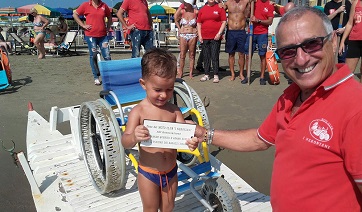 i neroniani, carrozzina spiaggia, i neroniani e la grande quercia